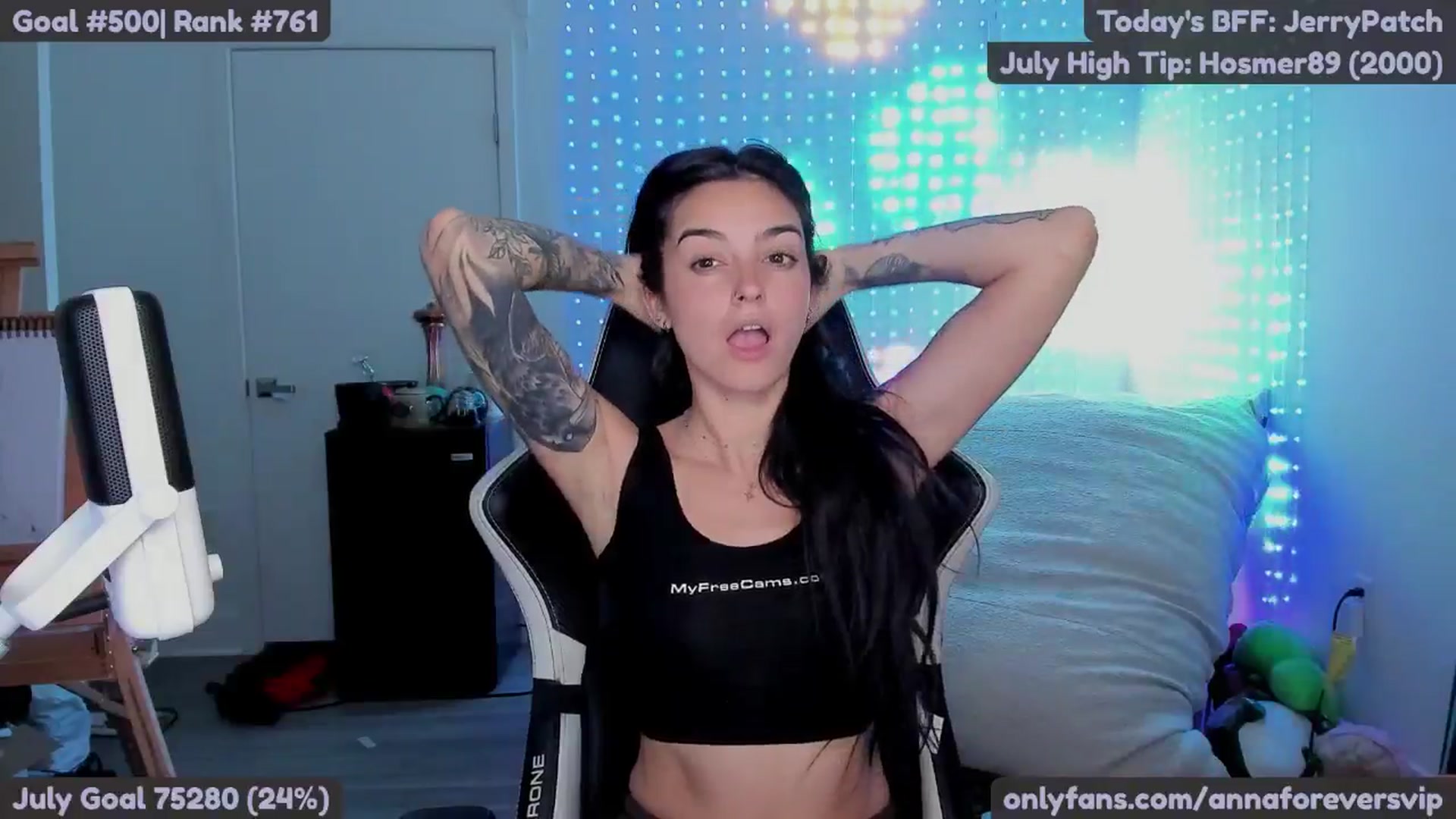 Gallery image thumbnail from Melon's myfreecams stream on, 07/15/2025, 03:43 image 13 of 20