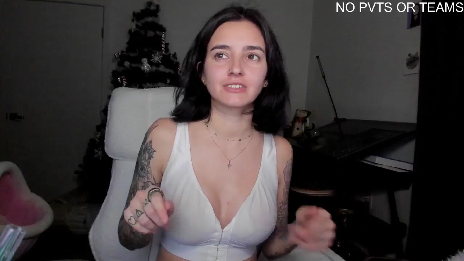 Gallery image thumbnail from Melon's myfreecams stream on, 12/23/2025, 04:15 image 14 of 20