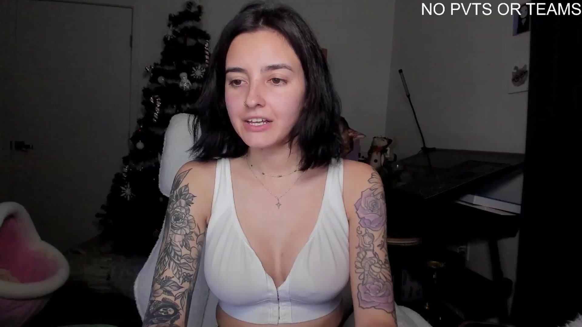 Gallery image thumbnail from Melon's myfreecams stream on, 12/23/2025, 04:15 image 17 of 20