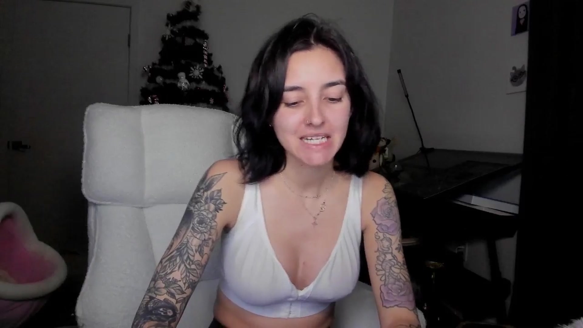 Gallery image thumbnail from Melon's myfreecams stream on, 12/23/2025, 04:15 image 7 of 20