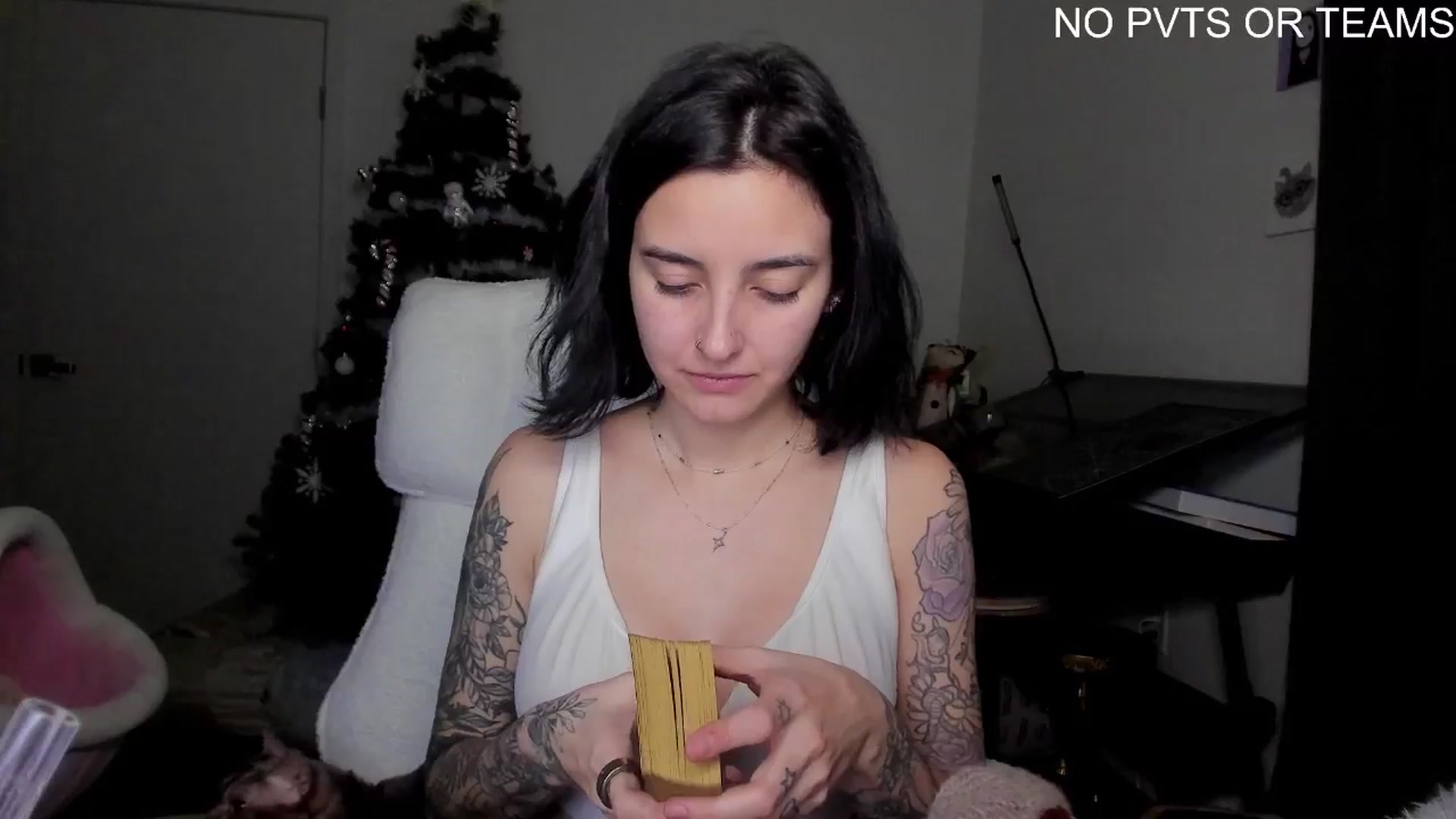 Gallery image thumbnail from Melon's myfreecams stream on, 12/23/2025, 04:15 image 15 of 20