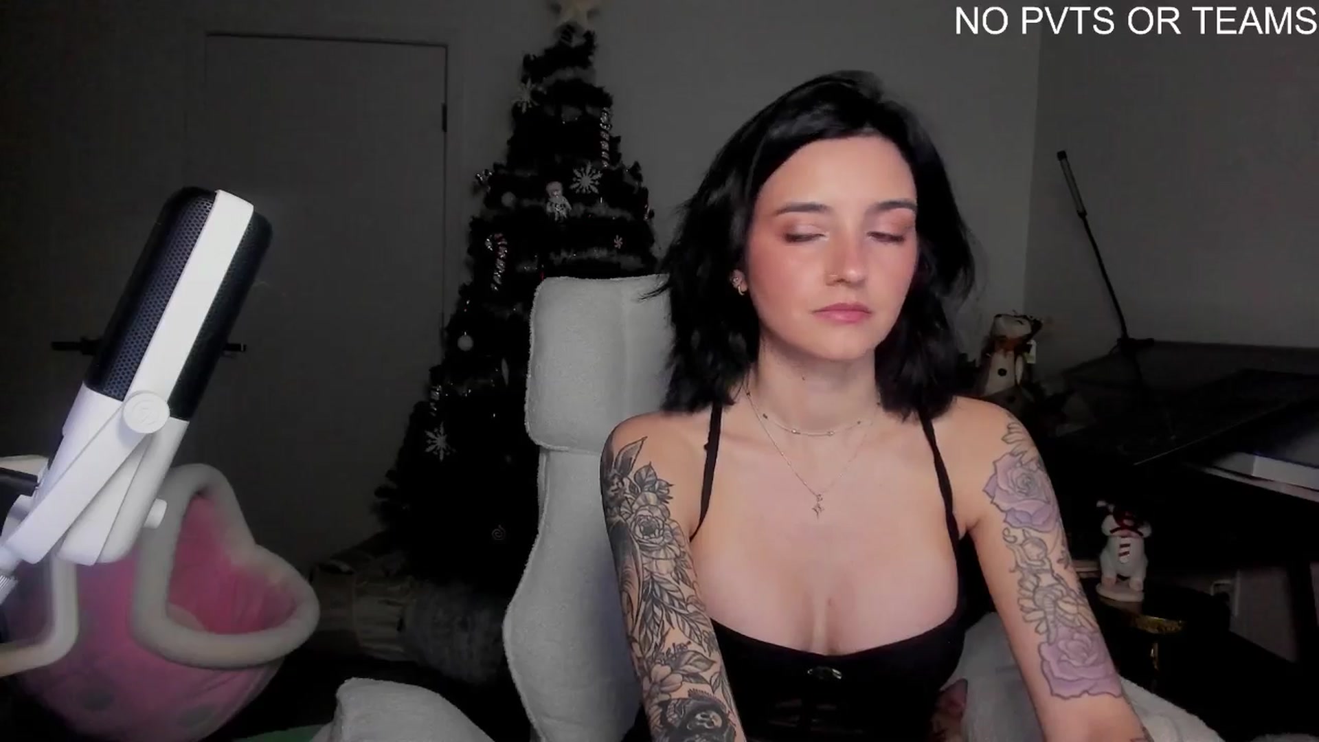 Gallery image thumbnail from Melon's myfreecams stream on, 12/28/2025, 04:18 image 20 of 20