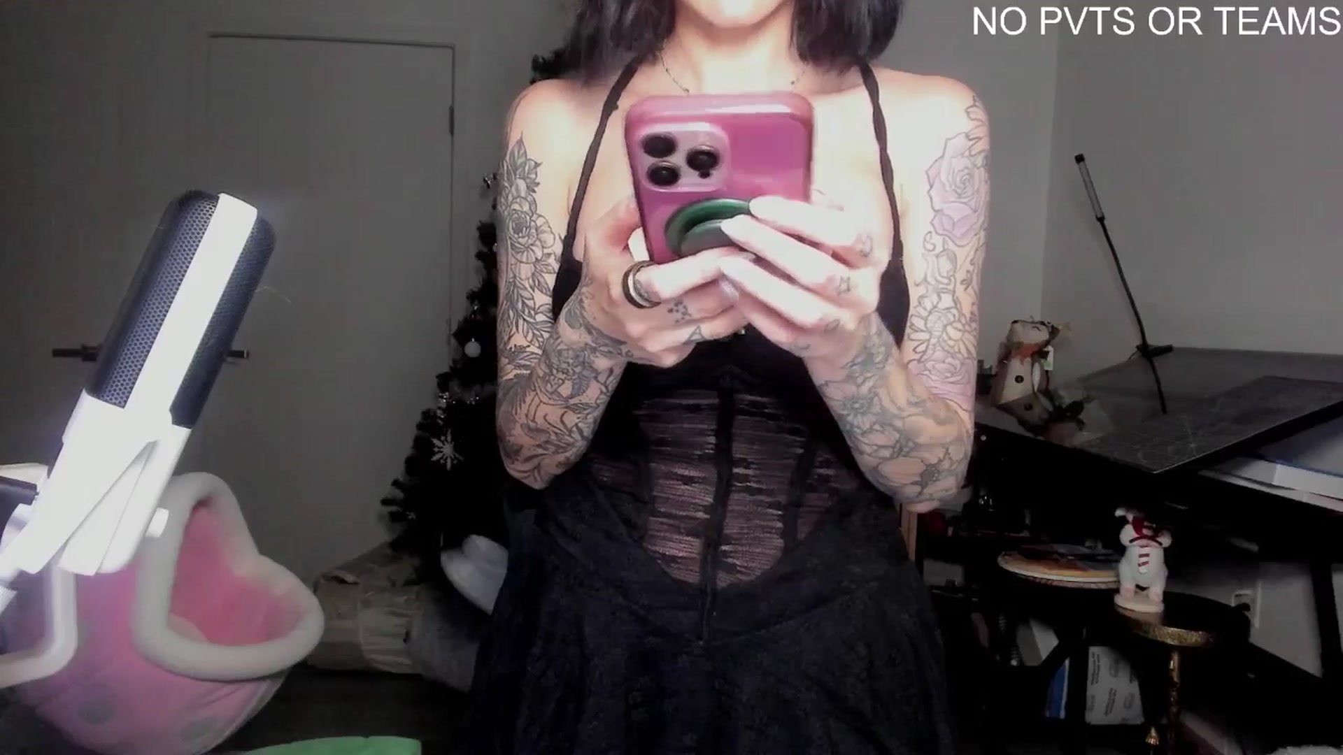 Gallery image thumbnail from Melon's myfreecams stream on, 12/28/2025, 04:18 image 13 of 20