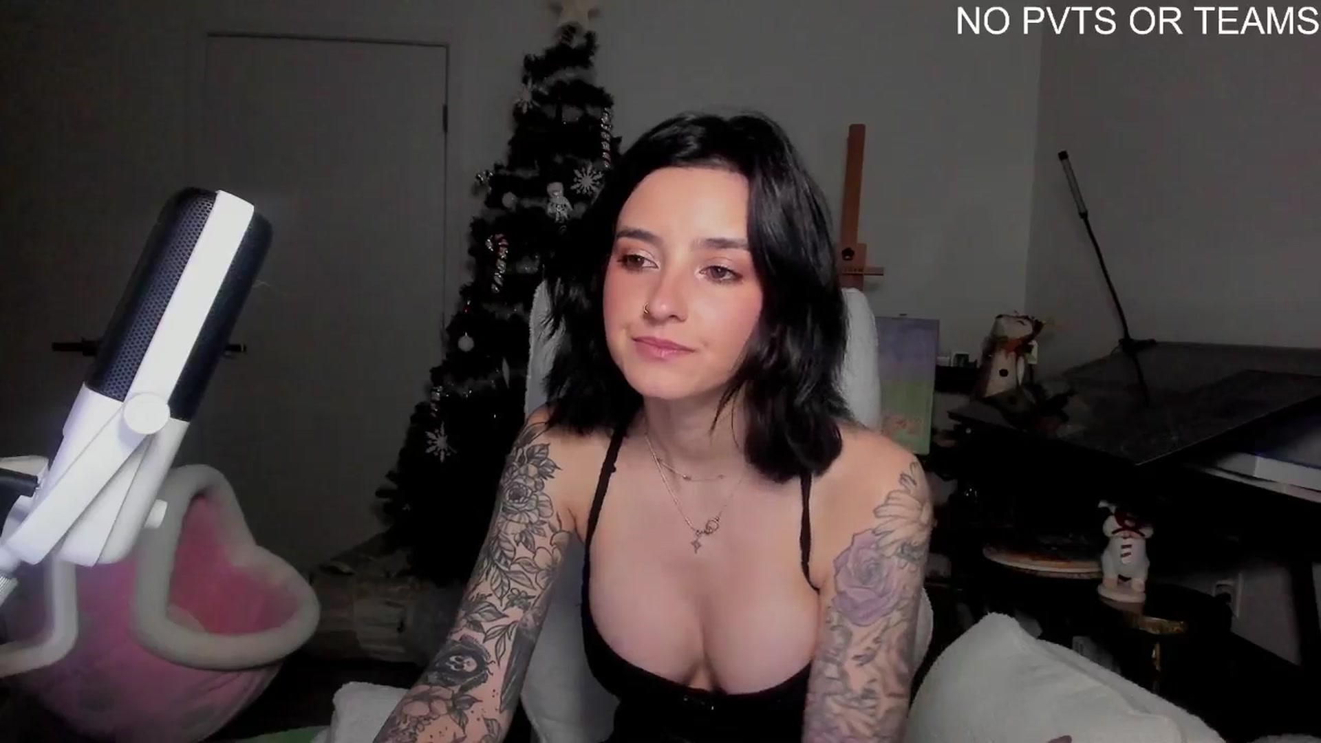 Gallery image thumbnail from Melon's myfreecams stream on, 12/28/2025, 04:18 image 17 of 20