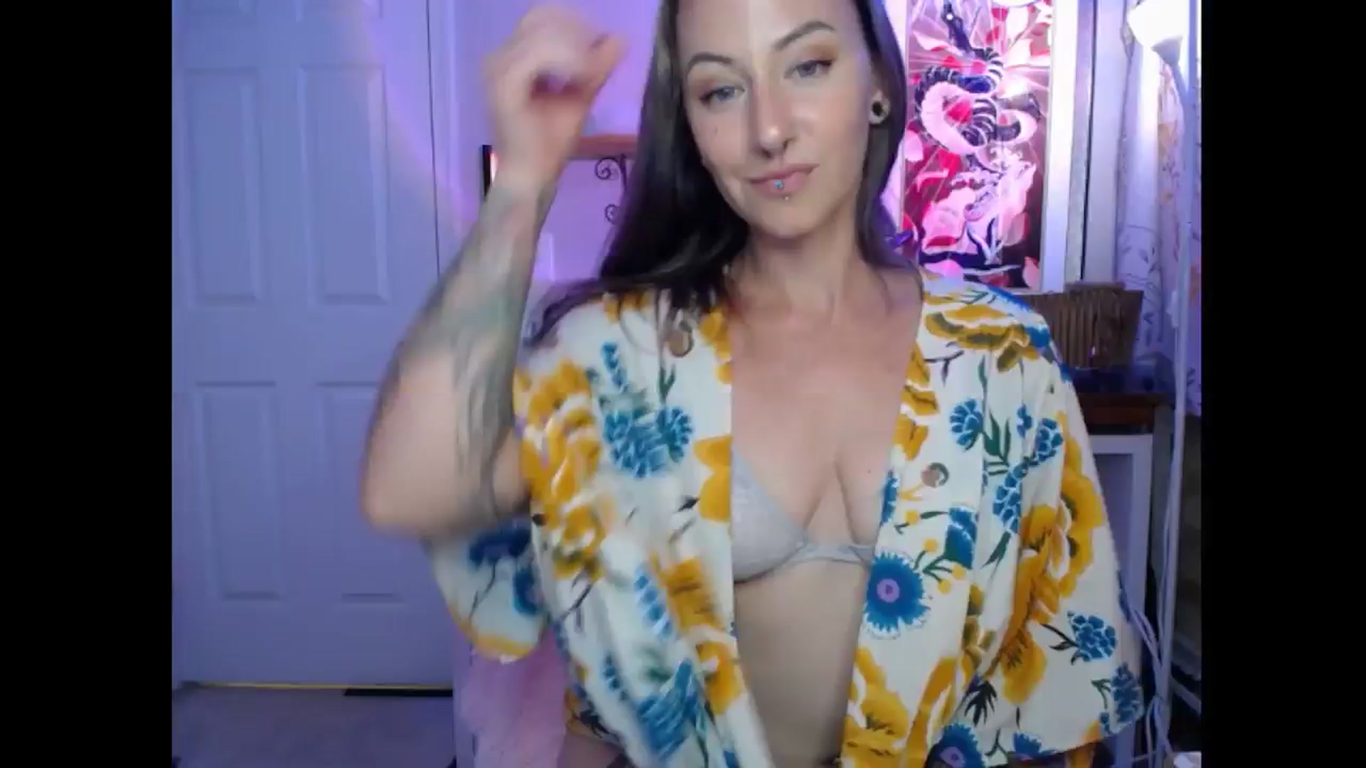 Gallery image thumbnail from MeowMaya's myfreecams stream on, 06/28/2024, 18:56 image 16 of 20