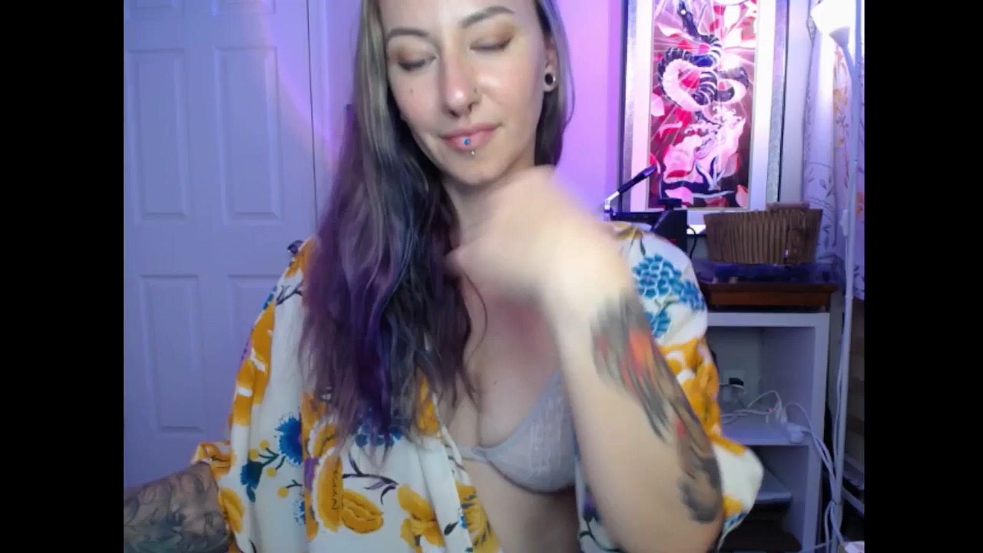 Gallery image thumbnail from MeowMaya's myfreecams stream on, 06/28/2024, 18:56 image 1 of 20