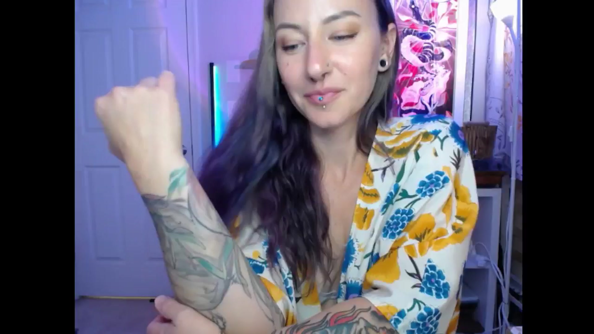 Gallery image thumbnail from MeowMaya's myfreecams stream on, 06/28/2024, 18:56 image 17 of 20