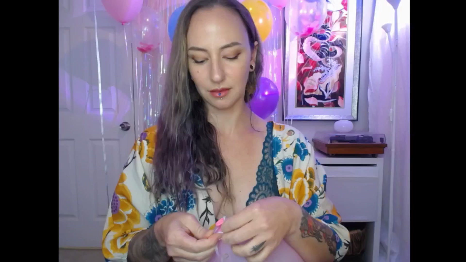 Gallery image thumbnail from MeowMaya's myfreecams stream on, 07/24/2024, 18:25 image 16 of 20