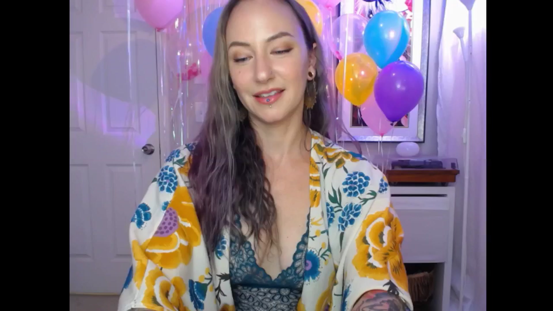 Gallery image thumbnail from MeowMaya's myfreecams stream on, 07/24/2024, 18:44 image 18 of 20