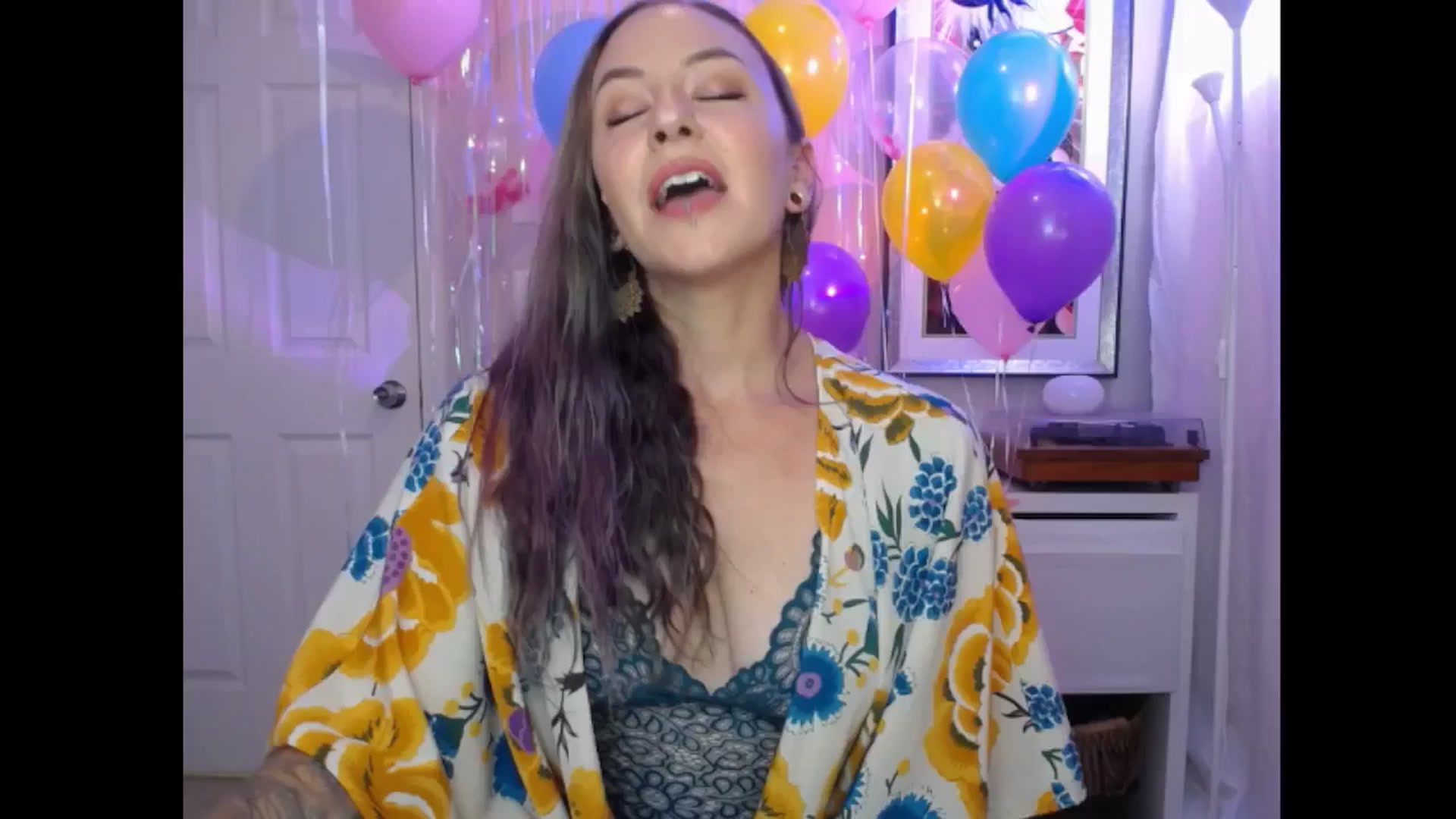 Gallery image thumbnail from MeowMaya's myfreecams stream on, 07/24/2024, 18:44 image 19 of 20