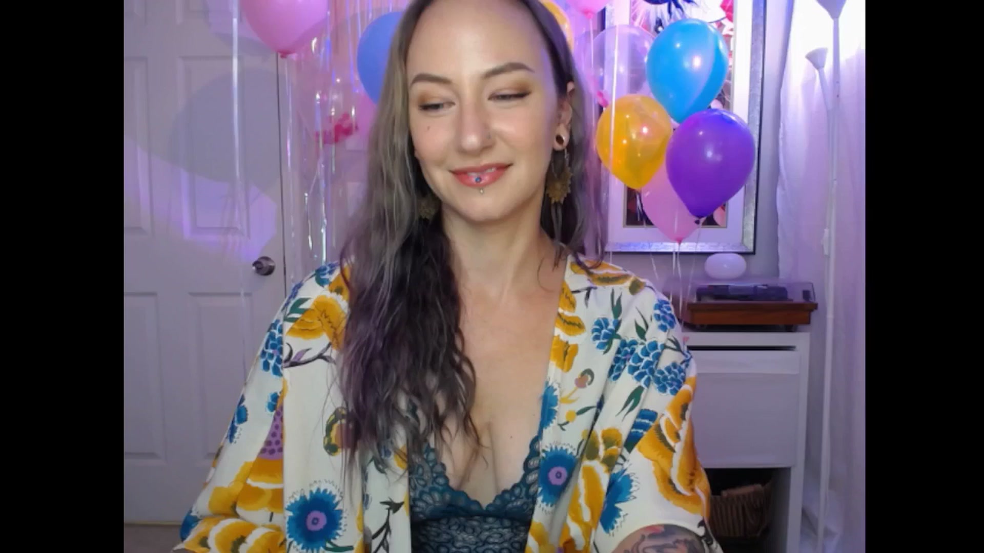 Gallery image thumbnail from MeowMaya's myfreecams stream on, 07/24/2024, 18:44 image 10 of 20