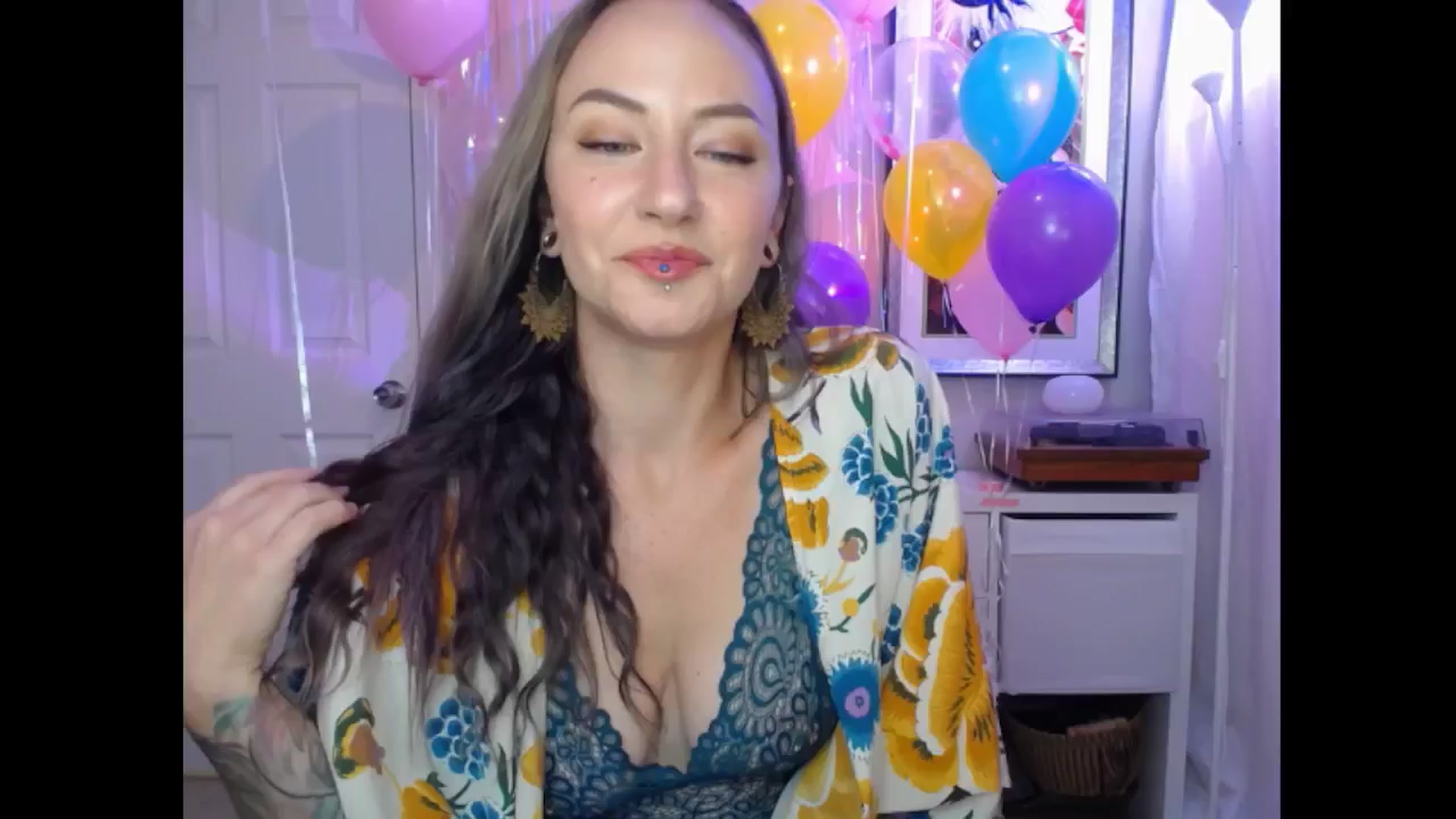 Gallery image thumbnail from MeowMaya's myfreecams stream on, 07/24/2024, 18:44 image 8 of 20