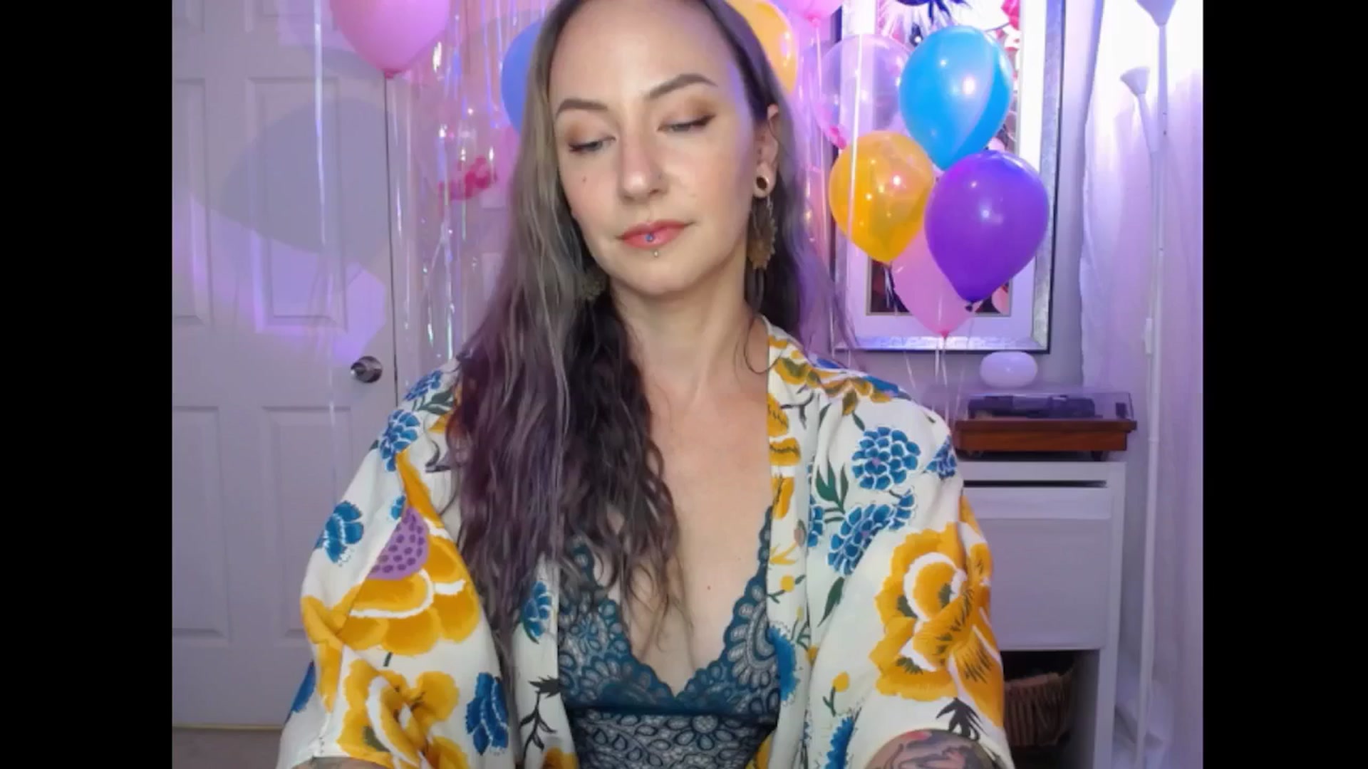 Gallery image thumbnail from MeowMaya's myfreecams stream on, 07/24/2024, 18:44 image 17 of 20
