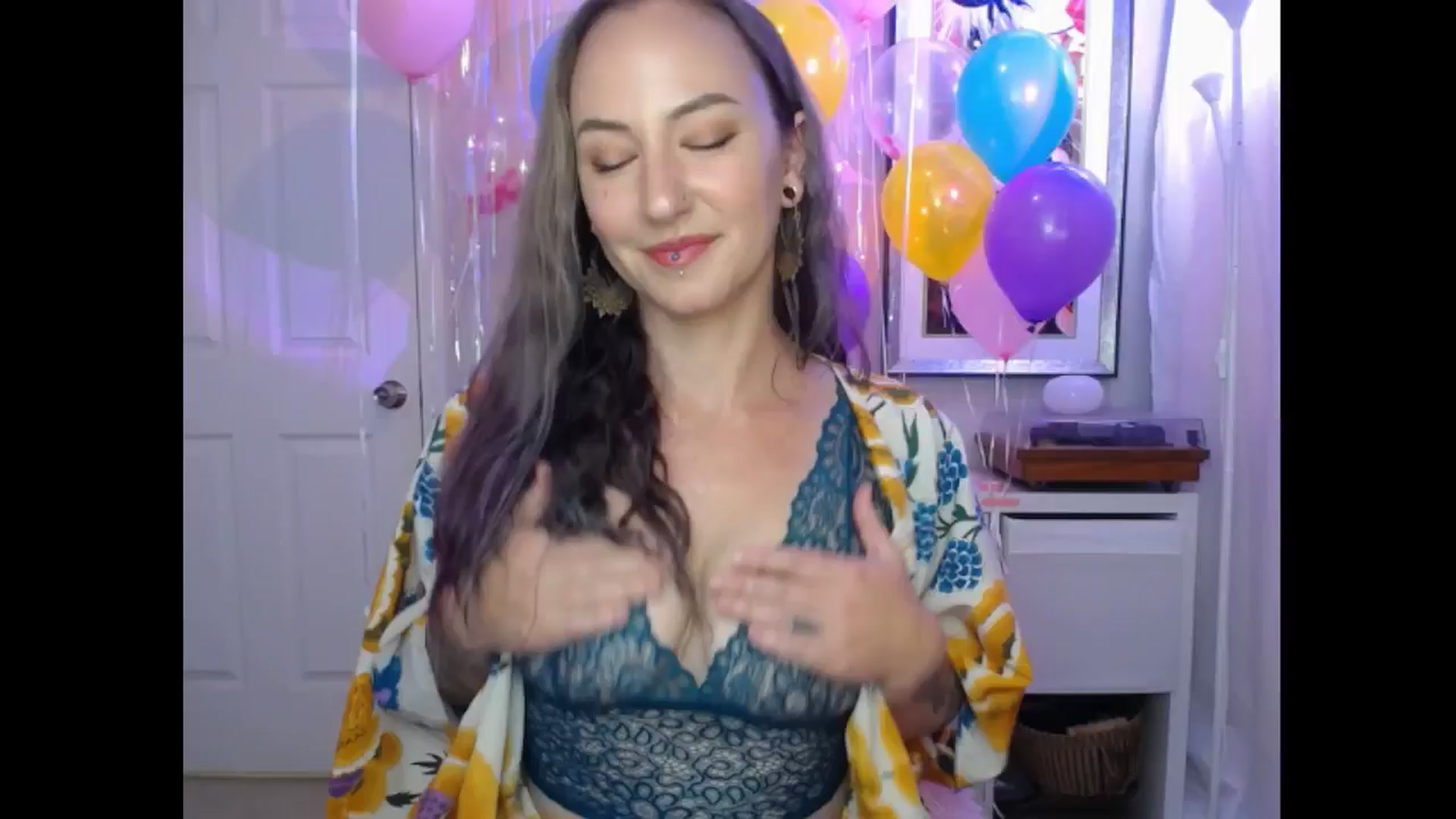 Gallery image thumbnail from MeowMaya's myfreecams stream on, 07/24/2024, 18:44 image 11 of 20