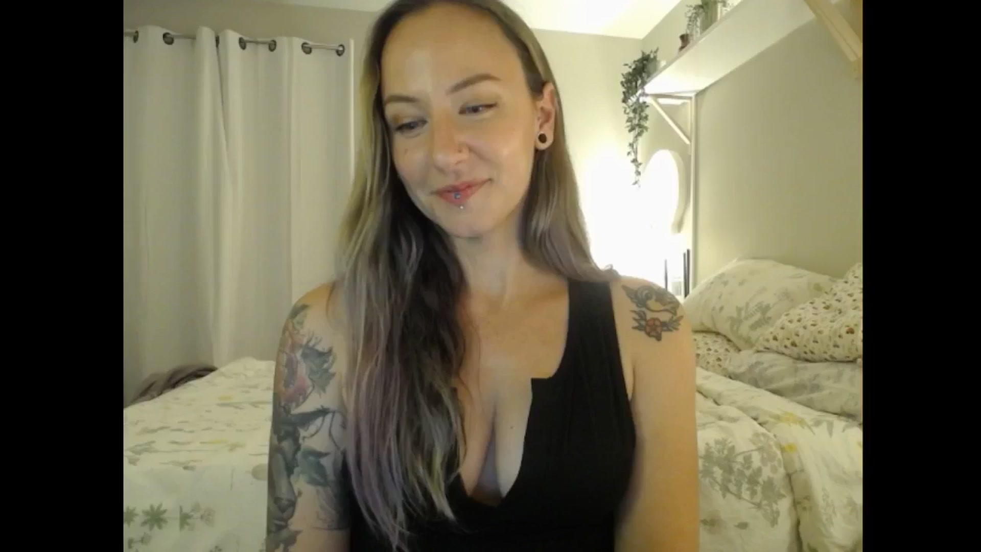 Gallery image thumbnail from MeowMaya's myfreecams stream on, 08/16/2024, 01:01 image 16 of 20