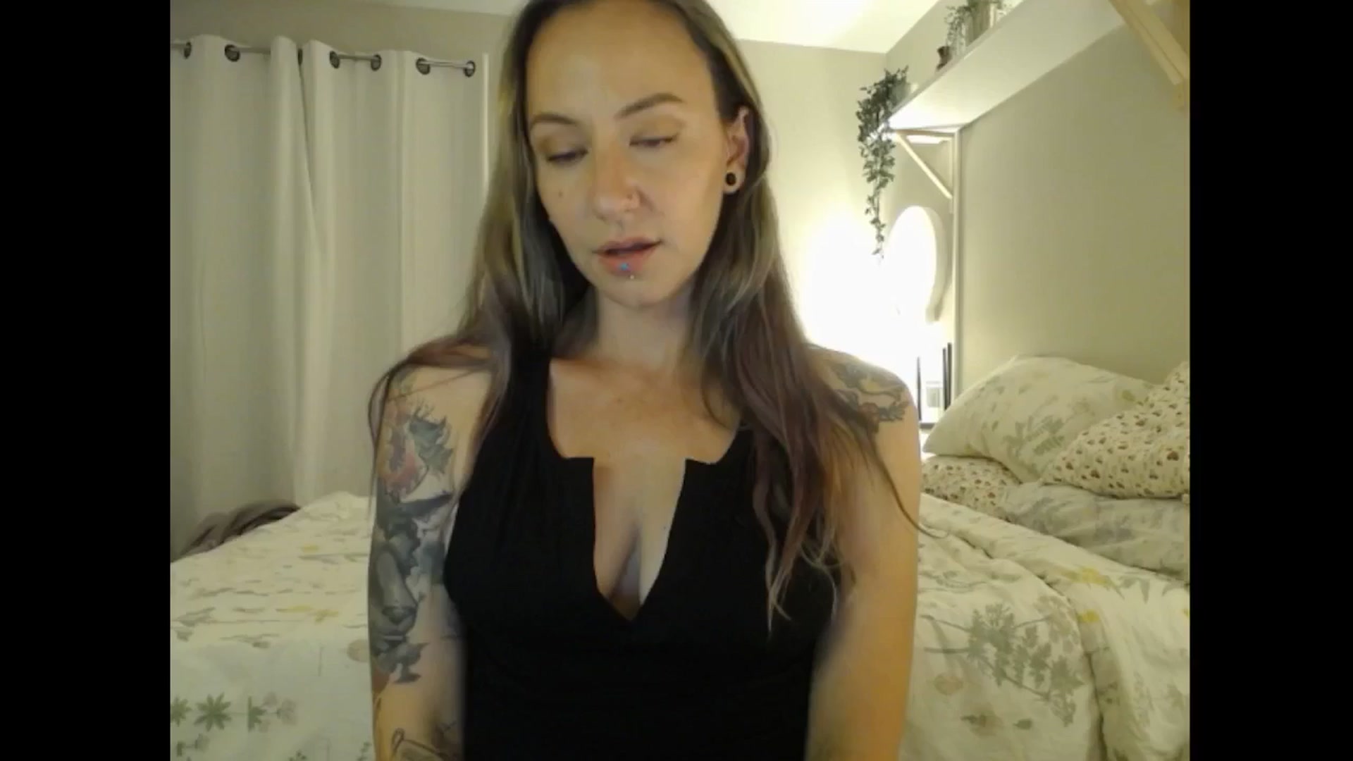 Gallery image thumbnail from MeowMaya's myfreecams stream on, 08/16/2024, 01:01 image 10 of 20
