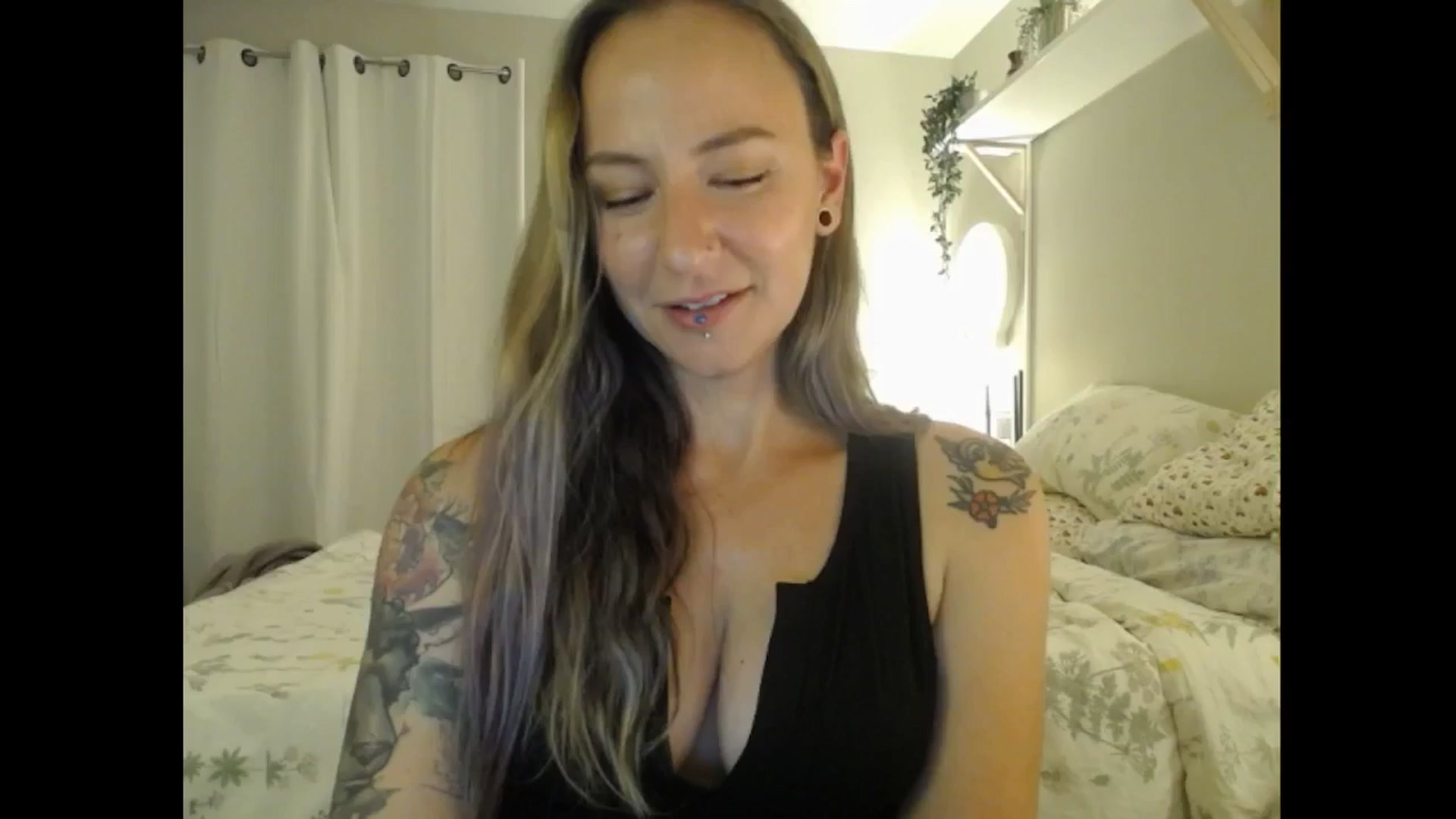 Gallery image thumbnail from MeowMaya's myfreecams stream on, 08/16/2024, 01:01 image 17 of 20