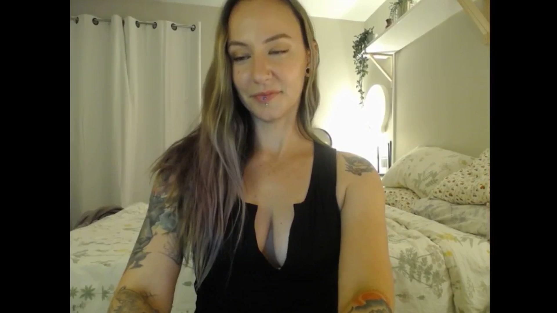 Gallery image thumbnail from MeowMaya's myfreecams stream on, 08/16/2024, 01:01 image 5 of 20