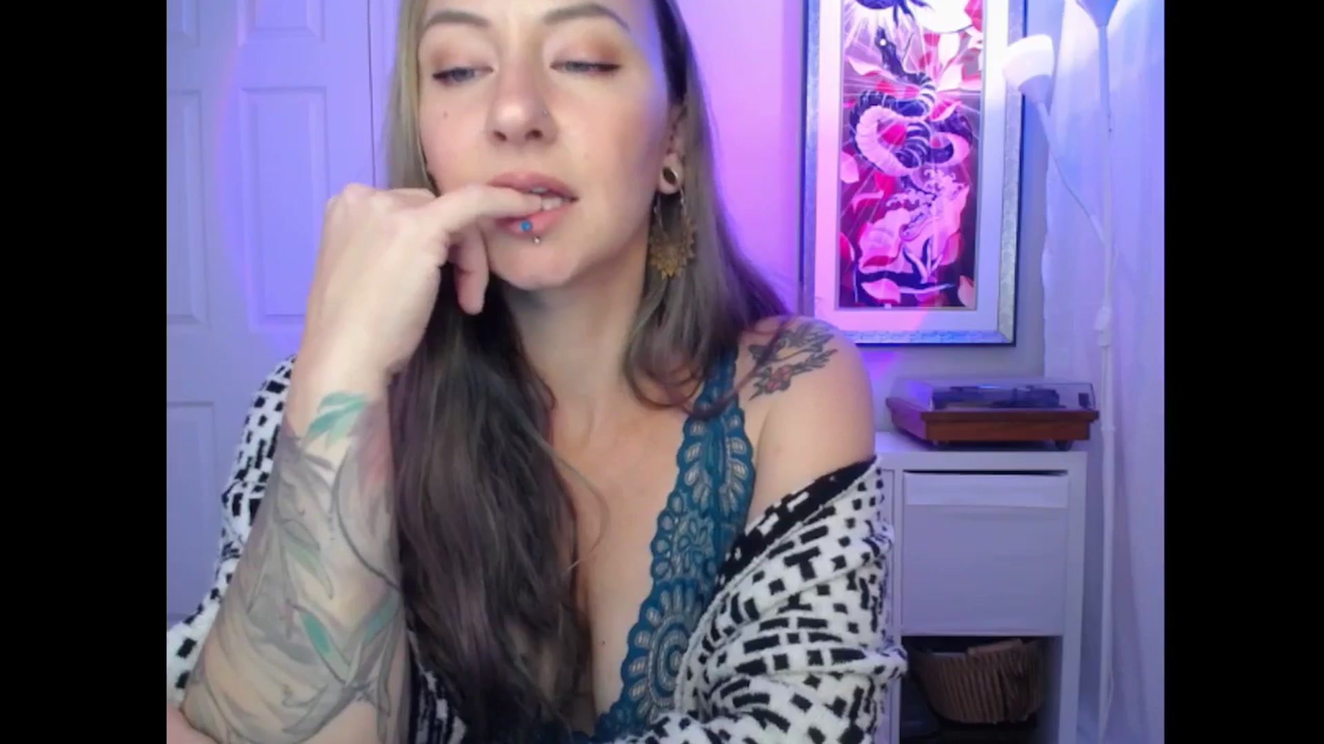 Gallery image thumbnail from MeowMaya's myfreecams stream on, 08/26/2024, 16:19 image 18 of 20