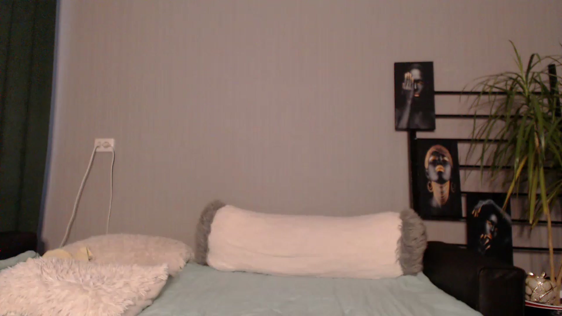 Gallery image thumbnail from MeowNicole's myfreecams stream on, 12/12/2022, 08:53 image 12 of 20
