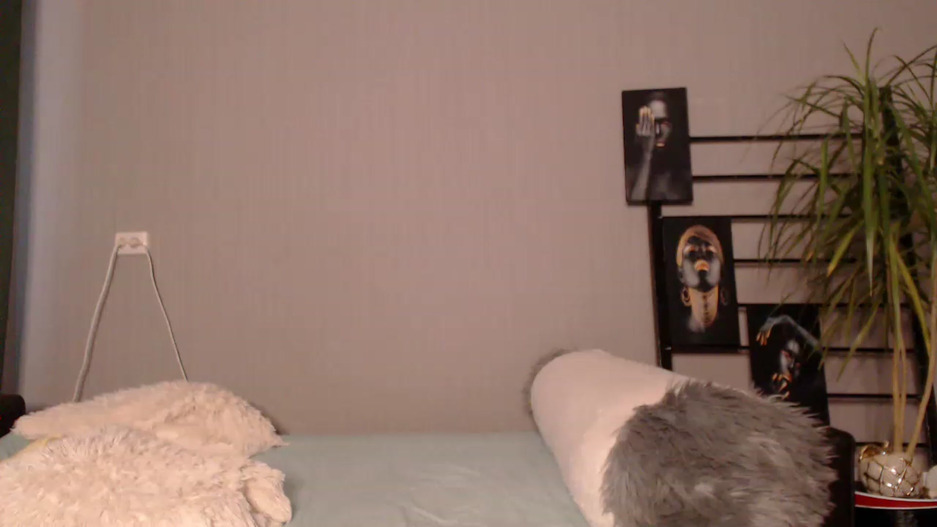 Gallery image thumbnail from MeowNicole's myfreecams stream on, 12/16/2022, 09:52 image 9 of 20