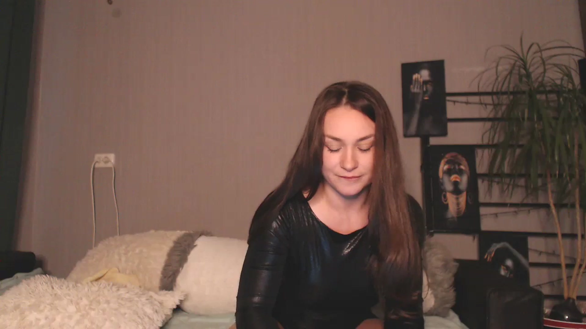 Gallery image thumbnail from MeowNicole's myfreecams stream on, 12/17/2023, 13:14 image 5 of 20