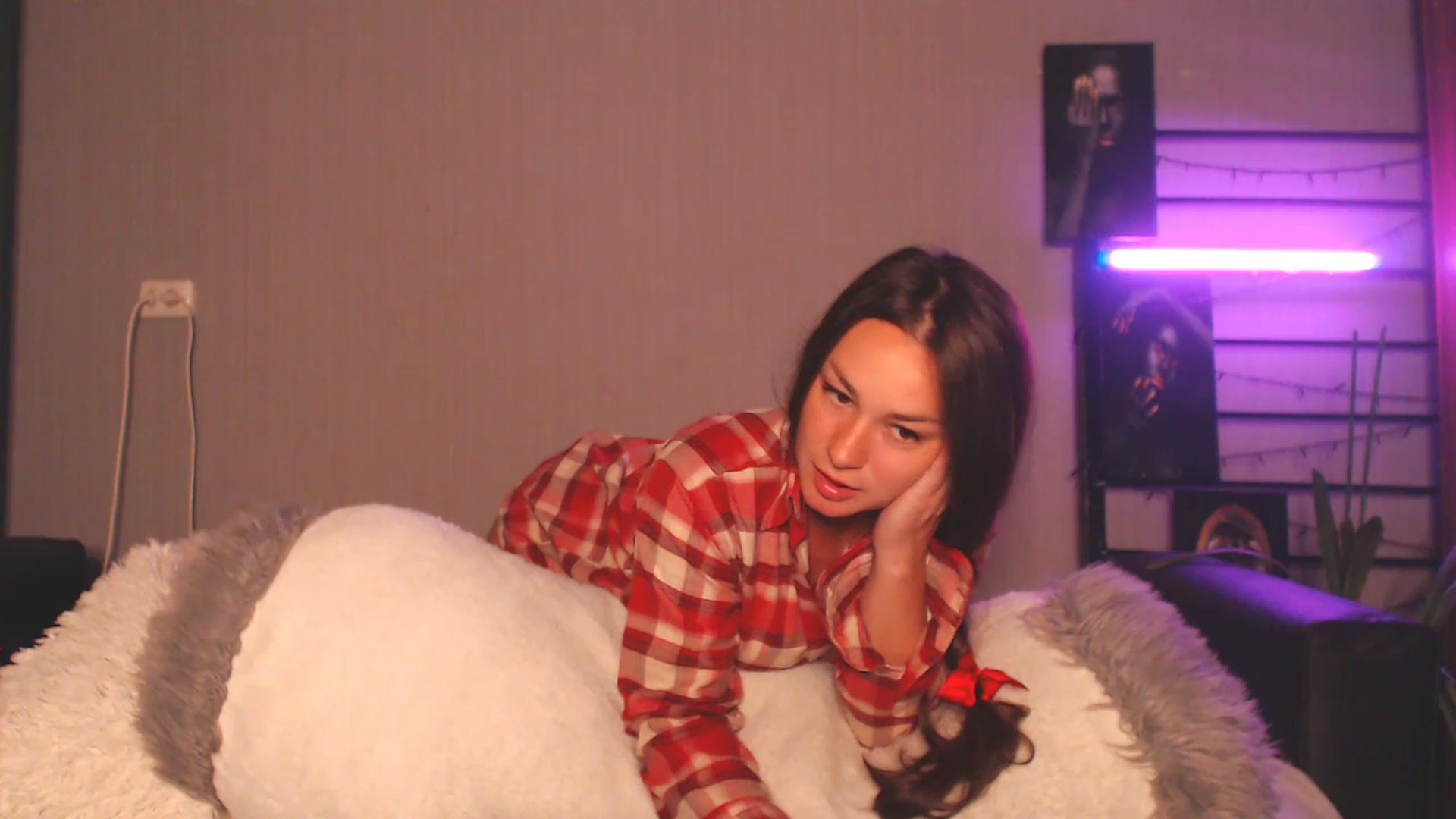 Gallery image thumbnail from MeowNicole's myfreecams stream on, 07/21/2024, 17:29 image 8 of 20