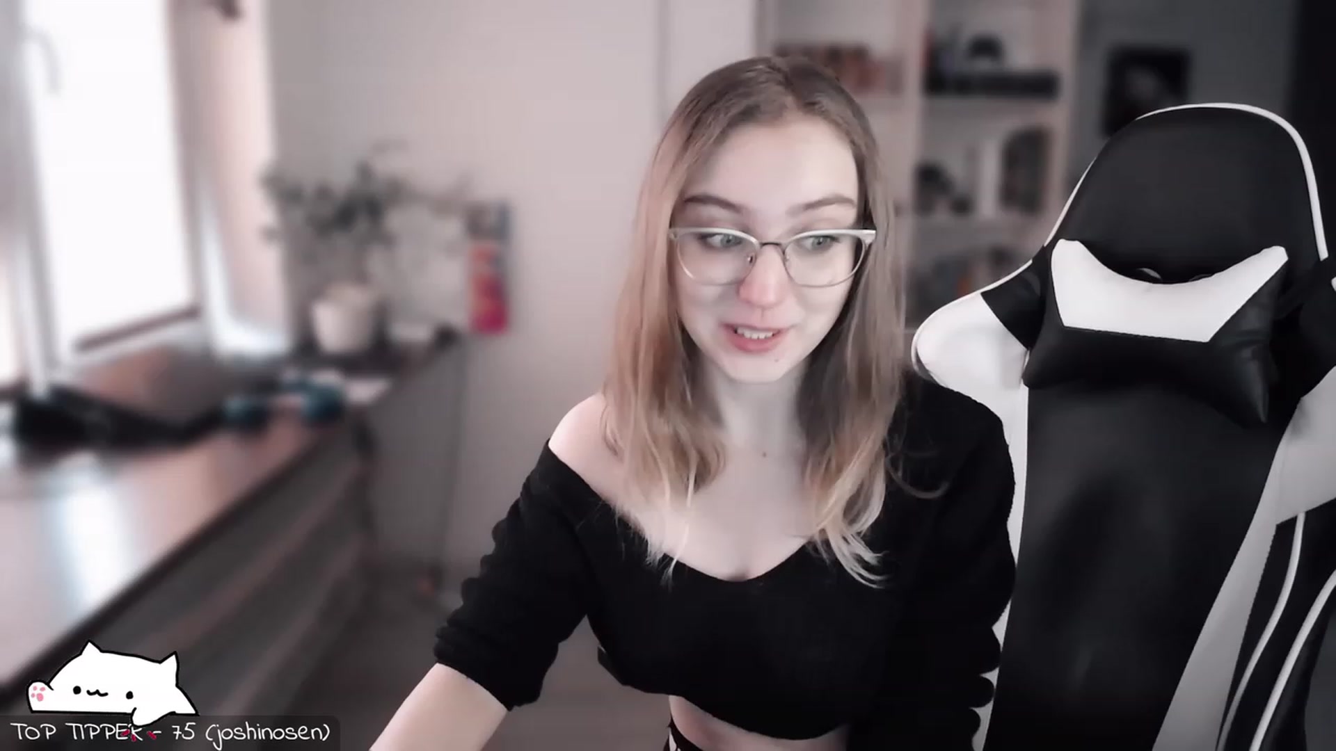 Gallery image thumbnail from Meowlexx's myfreecams stream on, 03/02/2023, 07:43 image 2 of 20