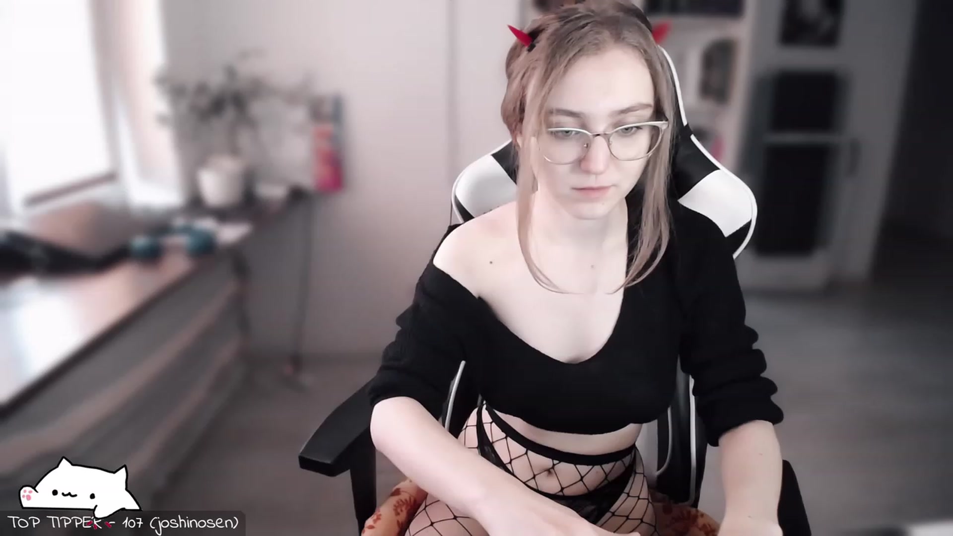 Gallery image thumbnail from Meowlexx's myfreecams stream on, 03/02/2023, 07:43 image 14 of 20