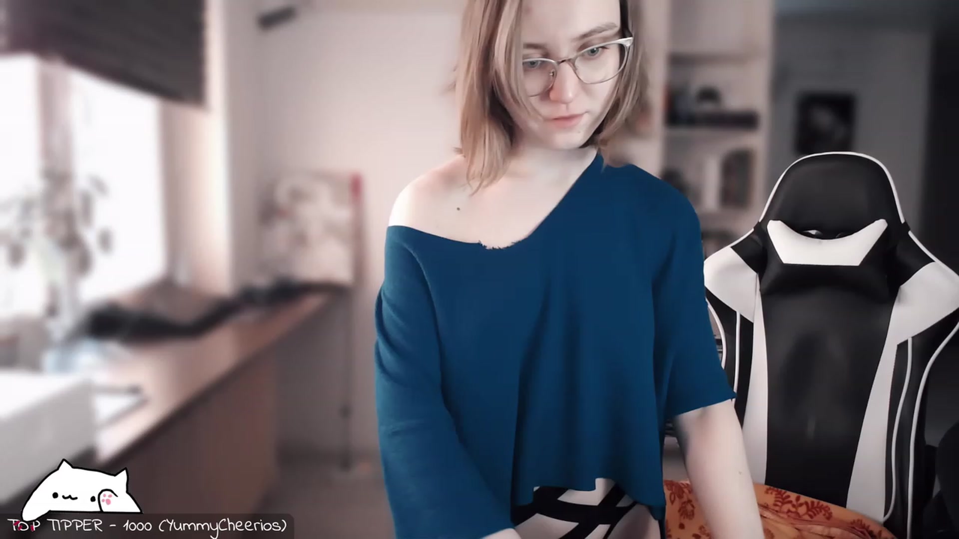 Gallery image thumbnail from Meowlexx's myfreecams stream on, 04/15/2023, 07:01 image 17 of 20