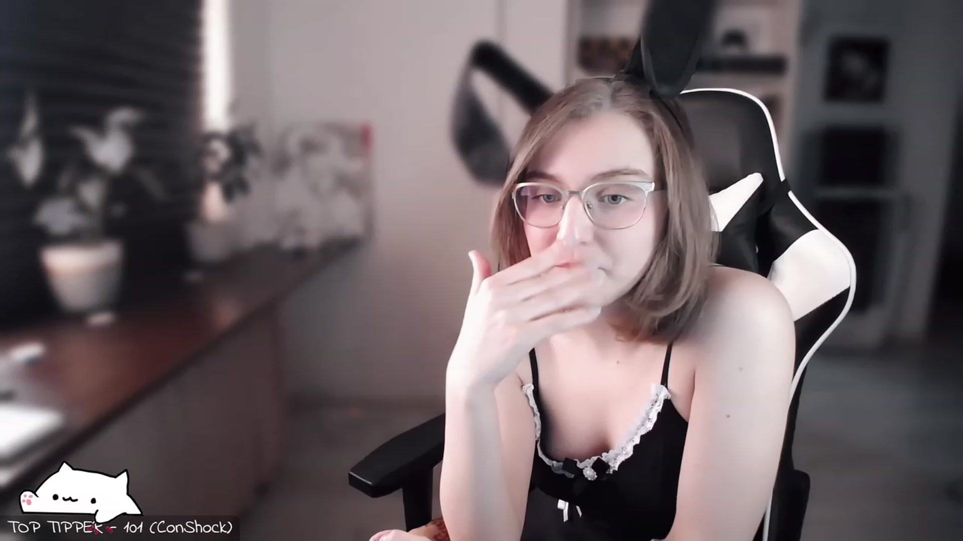 Gallery image thumbnail from Meowlexx's myfreecams stream on, 04/29/2023, 06:55 image 6 of 20