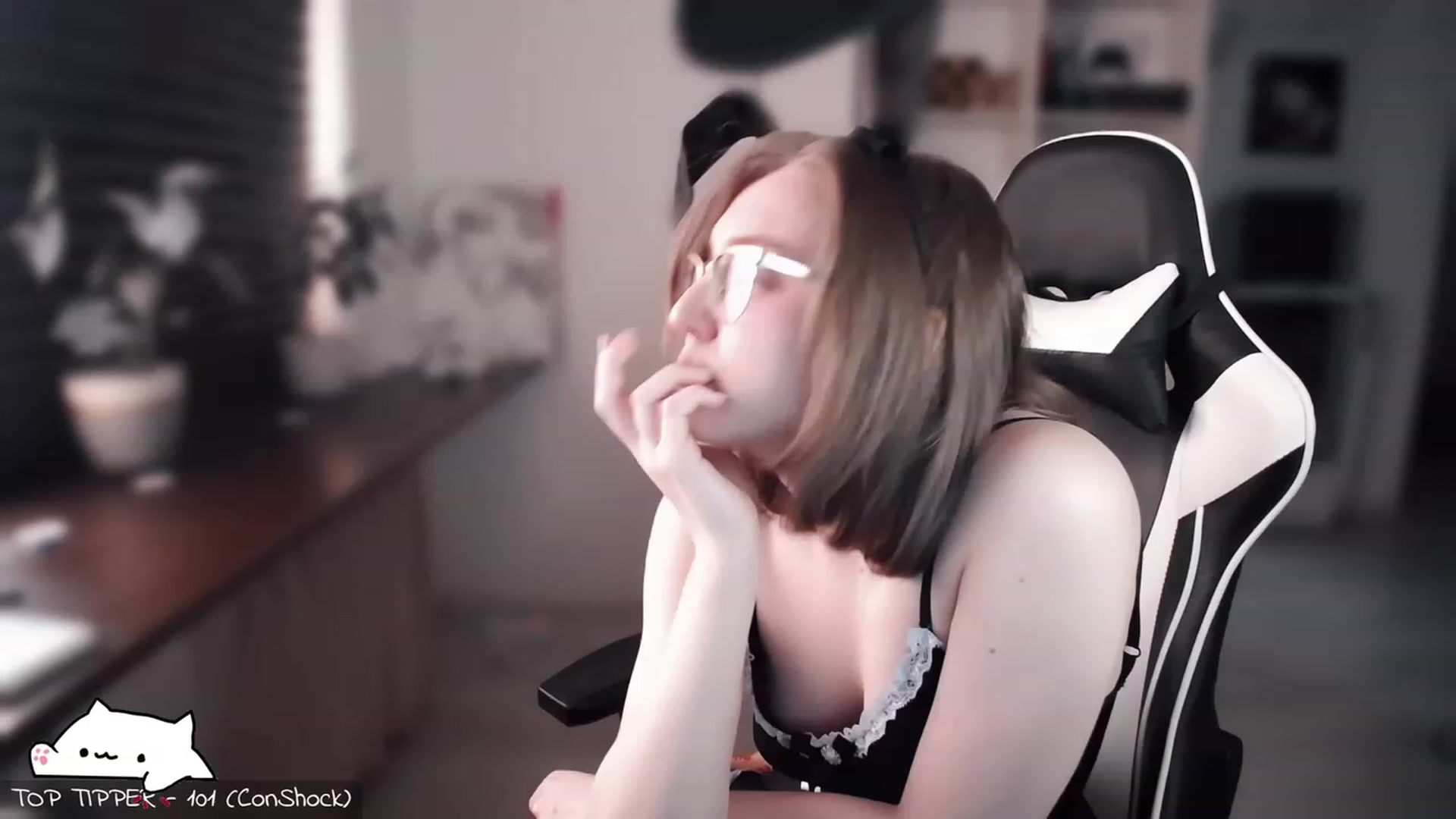 Gallery image thumbnail from Meowlexx's myfreecams stream on, 04/29/2023, 06:55 image 7 of 20