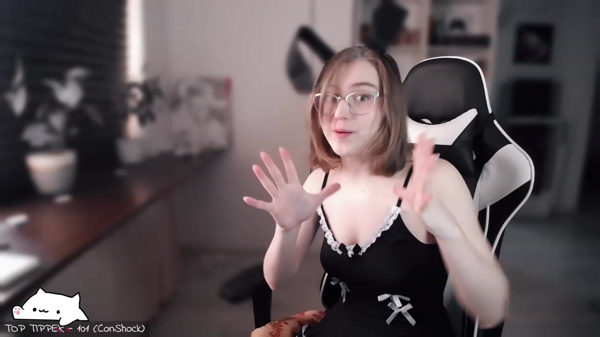 Gallery image thumbnail from Meowlexx's myfreecams stream on, 04/29/2023, 06:55 image 5 of 20