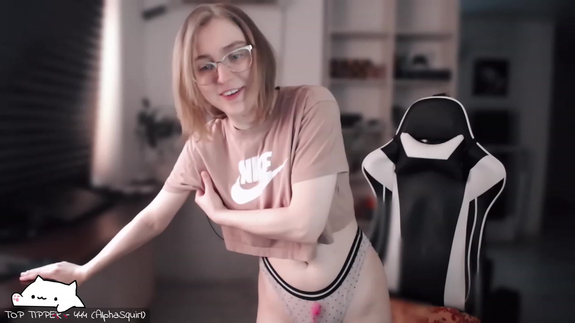 Gallery image thumbnail from Meowlexx's myfreecams stream on, 05/25/2023, 06:32 image 6 of 20