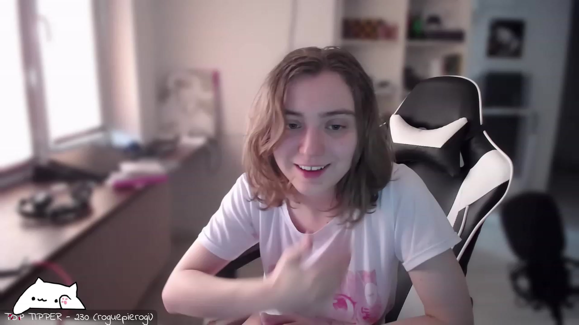 Gallery image thumbnail from Meowlexx's myfreecams stream on, 06/17/2023, 07:07 image 8 of 20
