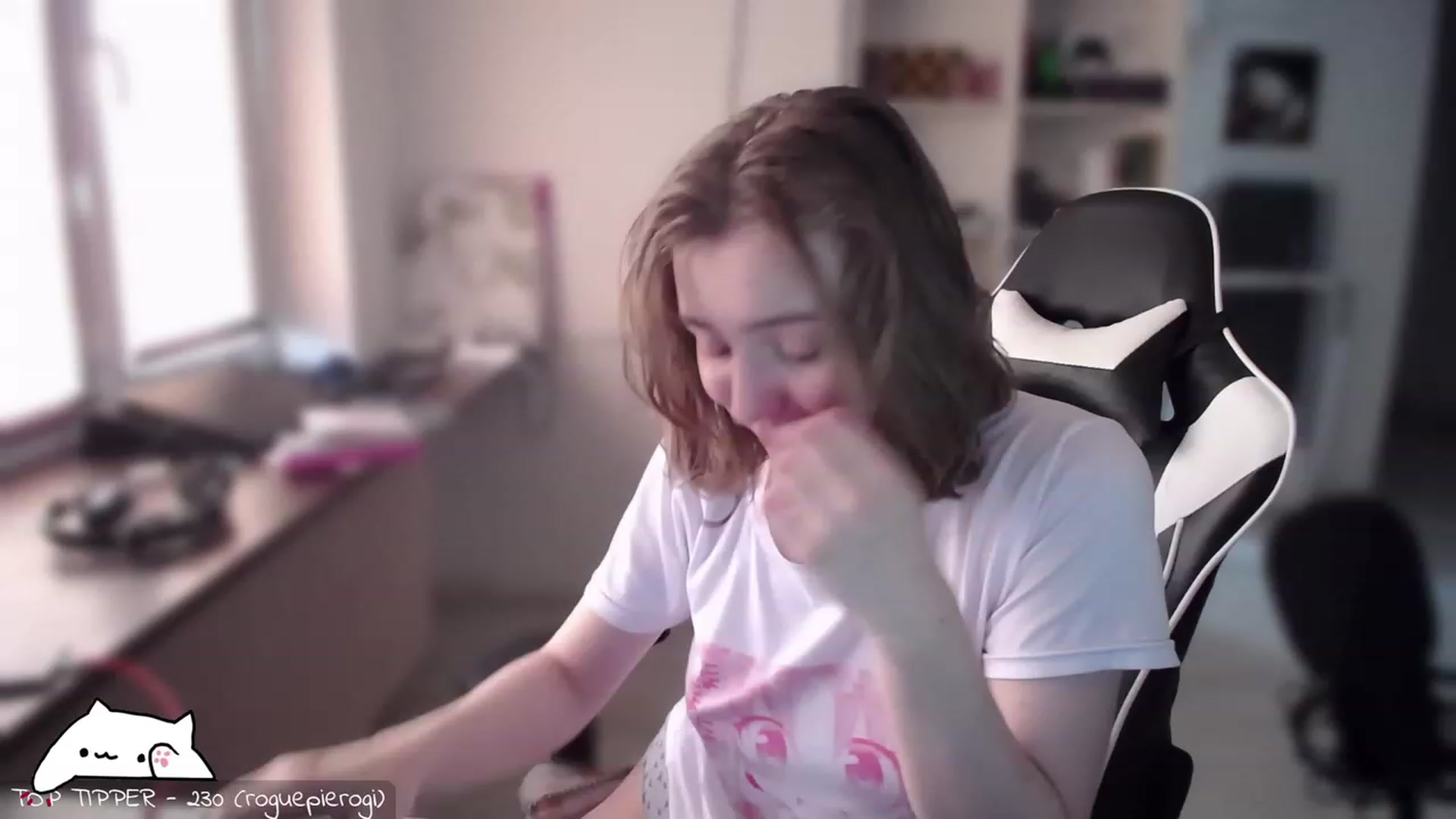Gallery image thumbnail from Meowlexx's myfreecams stream on, 06/17/2023, 07:07 image 4 of 20