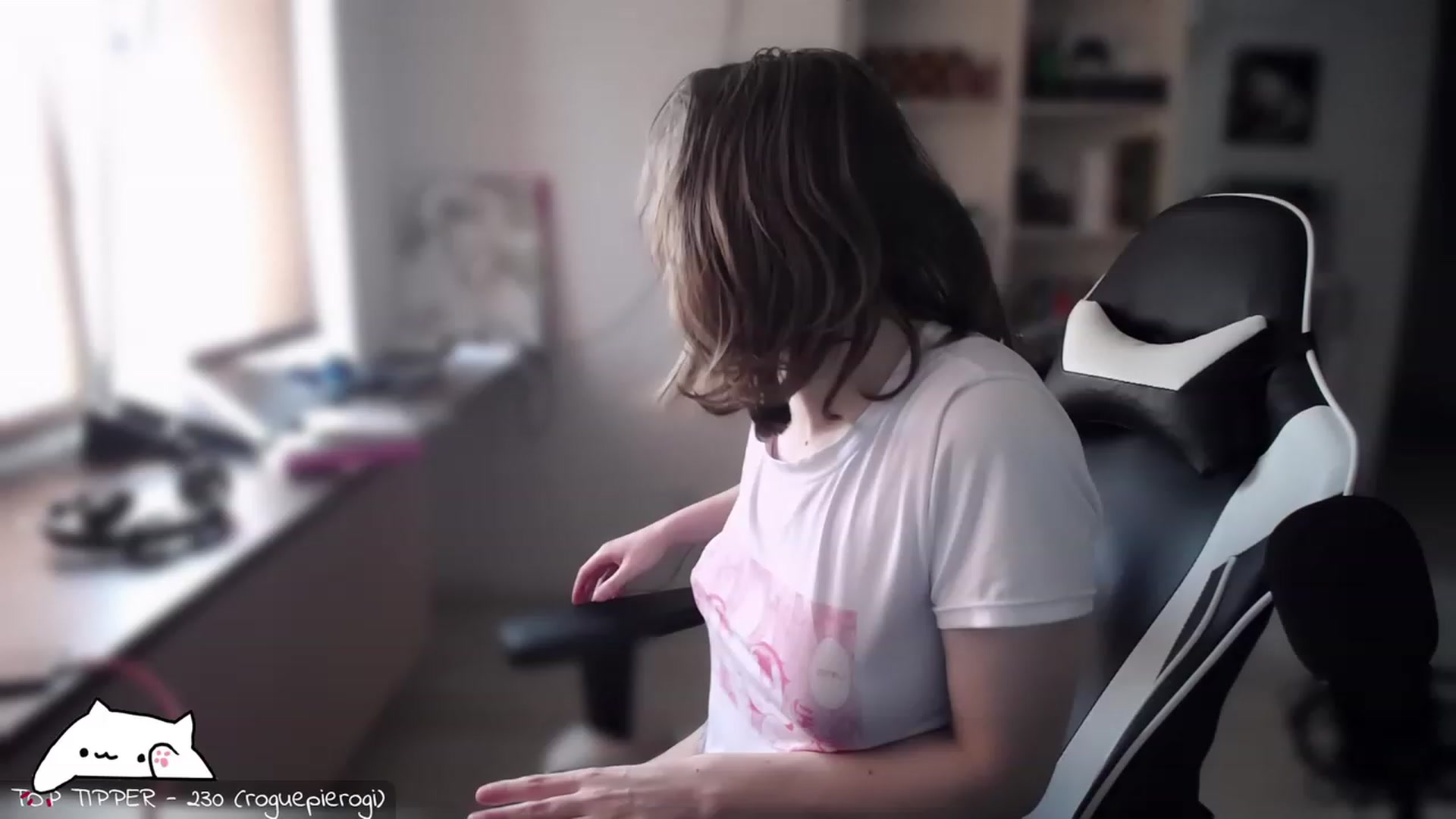 Gallery image thumbnail from Meowlexx's myfreecams stream on, 06/17/2023, 07:07 image 3 of 20