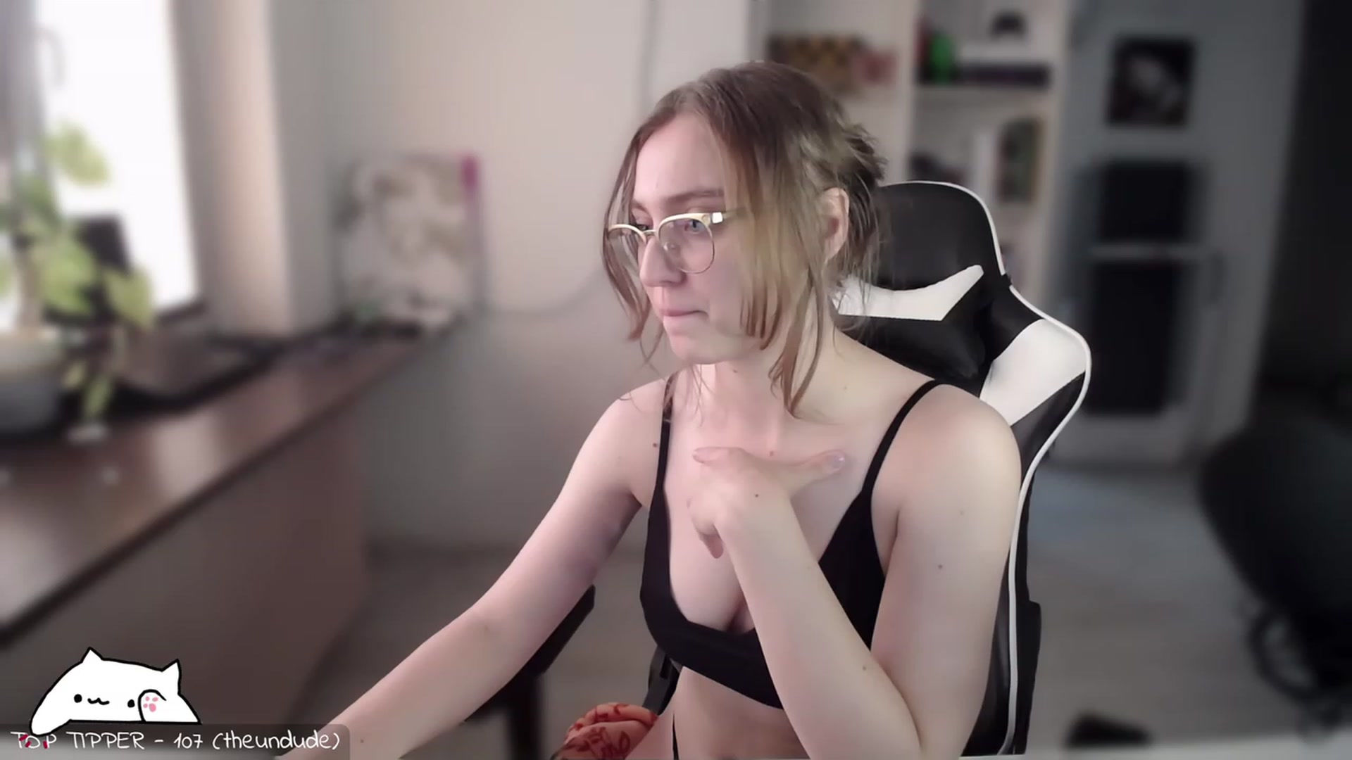 Gallery image thumbnail from Meowlexx's myfreecams stream on, 08/10/2023, 08:30 image 2 of 20