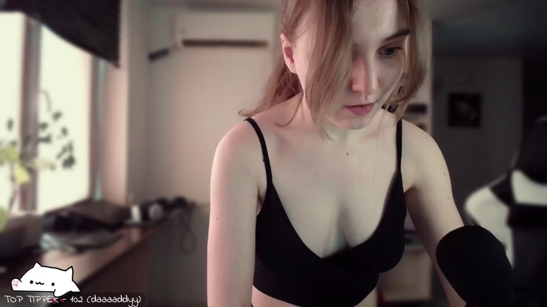 Gallery image thumbnail from Meowlexx's myfreecams stream on, 04/21/2024, 07:40 image 9 of 20