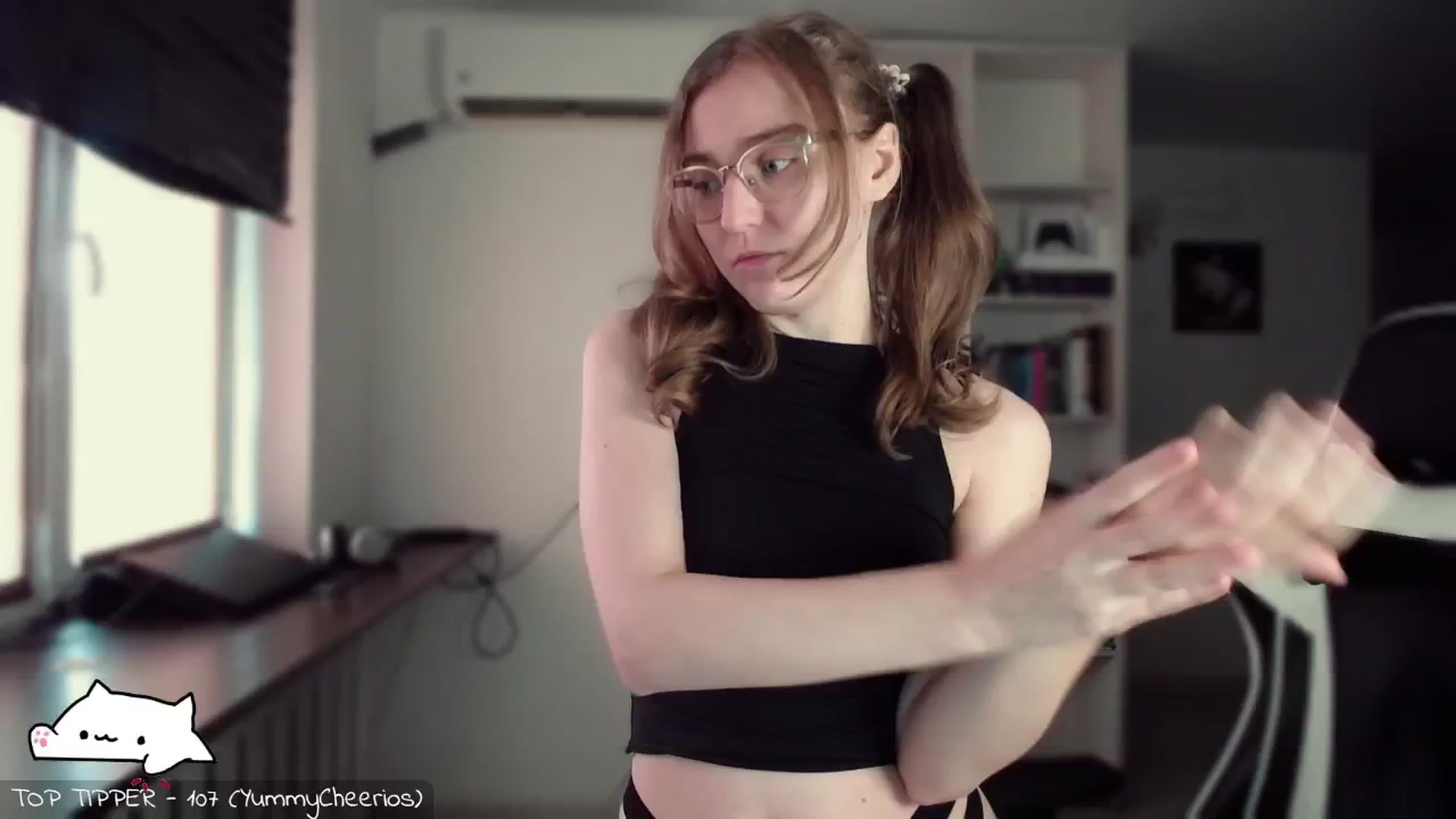Gallery image thumbnail from Meowlexx's myfreecams stream on, 08/03/2024, 07:40 image 12 of 20