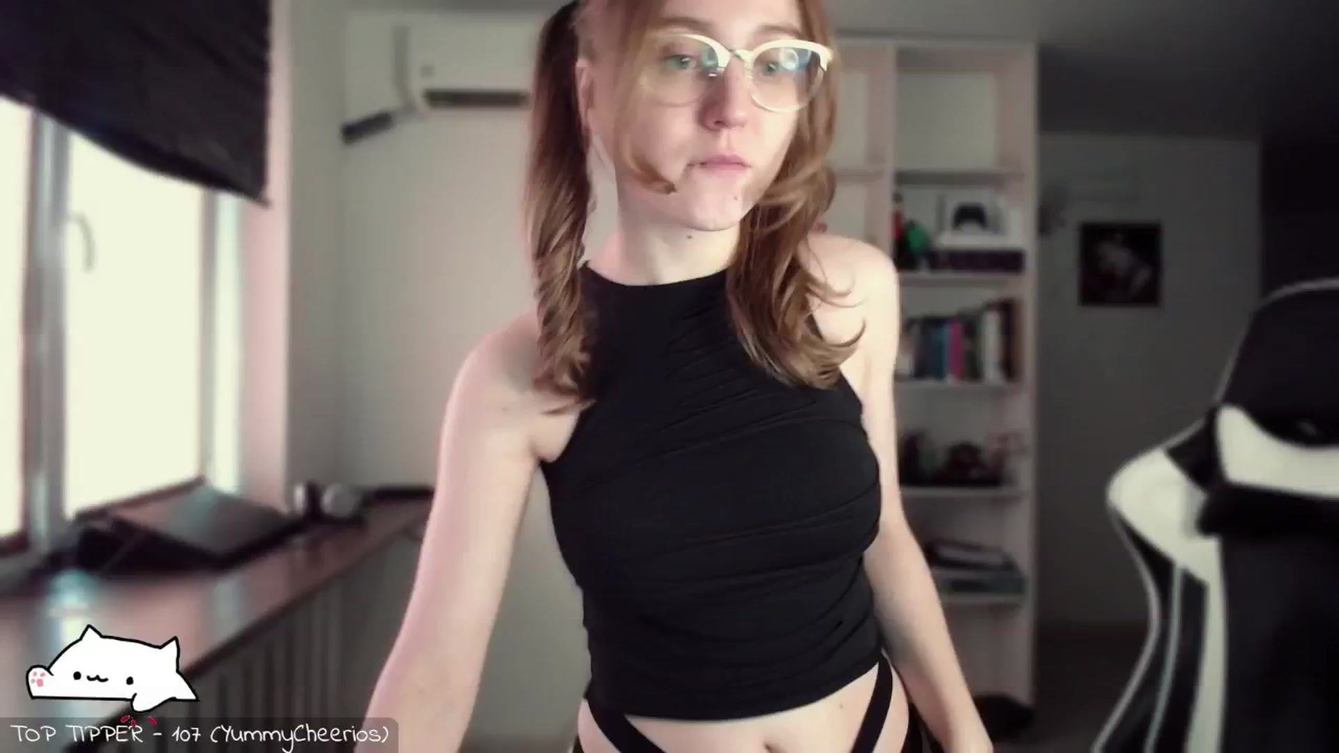 Gallery image thumbnail from Meowlexx's myfreecams stream on, 08/03/2024, 07:40 image 14 of 20