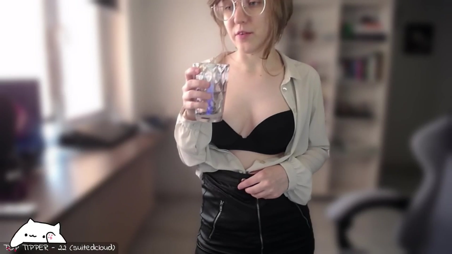 Gallery image thumbnail from Meowlexx's myfreecams stream on, 04/21/2025, 06:55 image 19 of 20