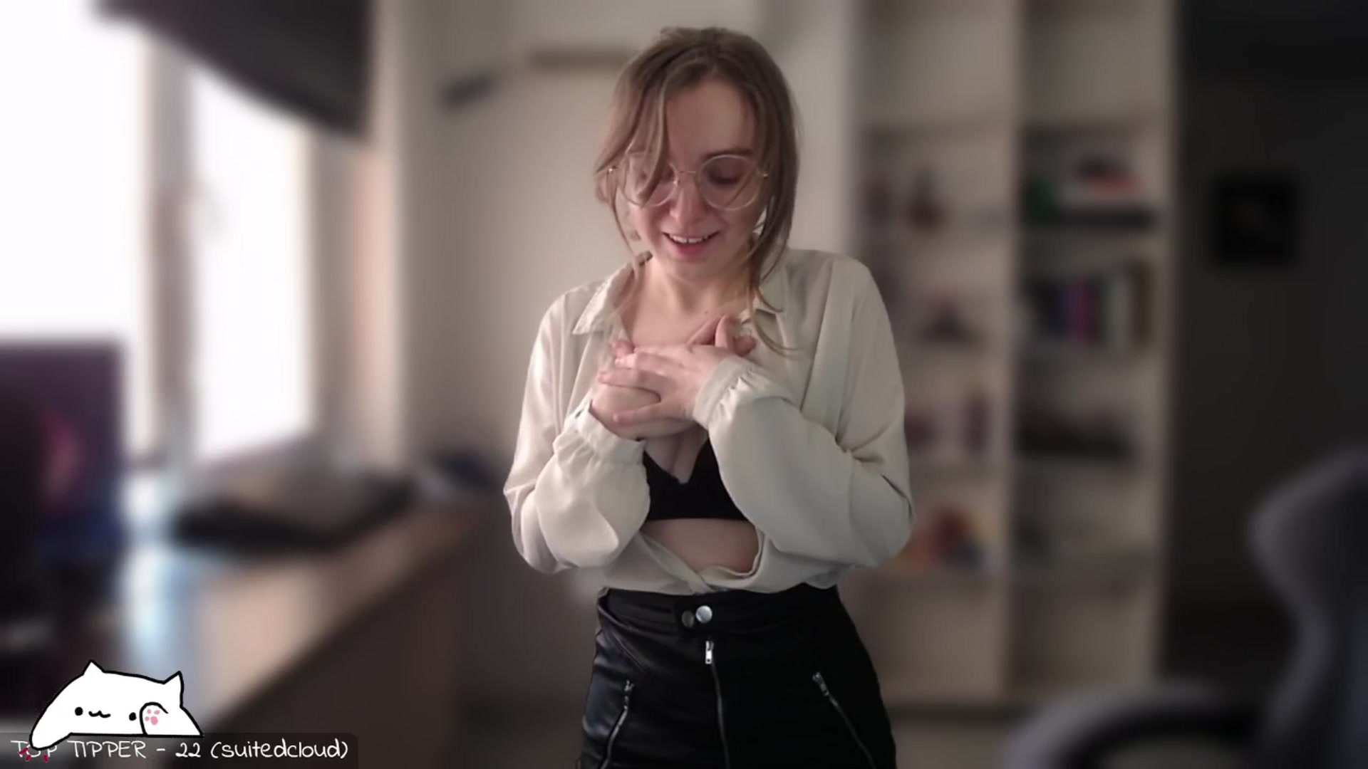 Gallery image thumbnail from Meowlexx's myfreecams stream on, 04/21/2025, 06:55 image 16 of 20