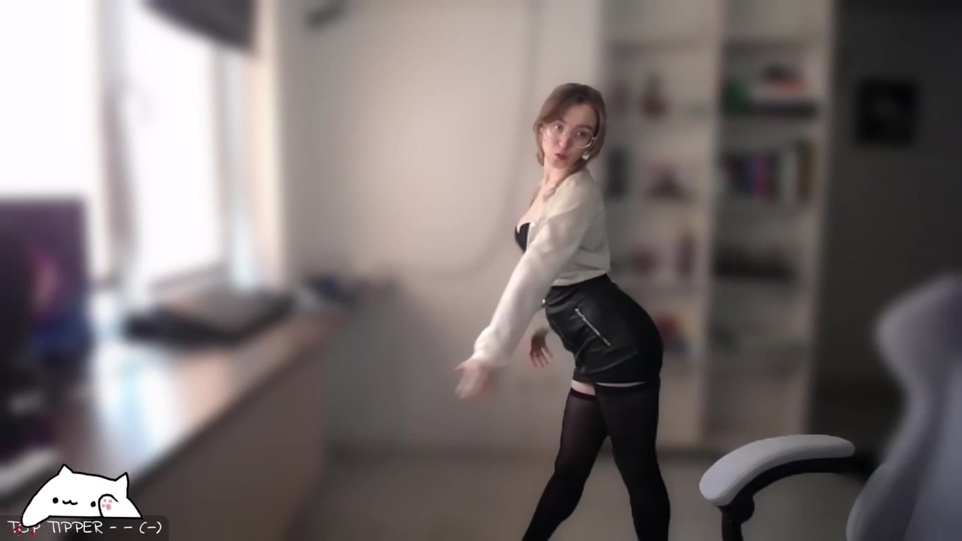 Gallery image thumbnail from Meowlexx's myfreecams stream on, 04/21/2025, 06:55 image 1 of 20