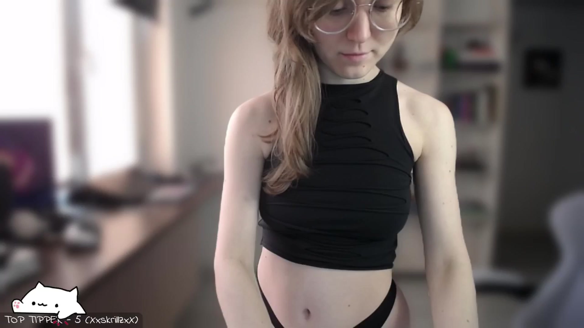 Gallery image thumbnail from Meowlexx's myfreecams stream on, 05/05/2025, 06:17 image 2 of 20