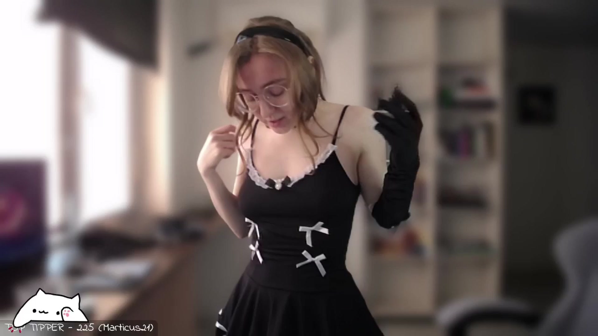 Gallery image thumbnail from Meowlexx's myfreecams stream on, 05/16/2025, 07:44 image 4 of 20