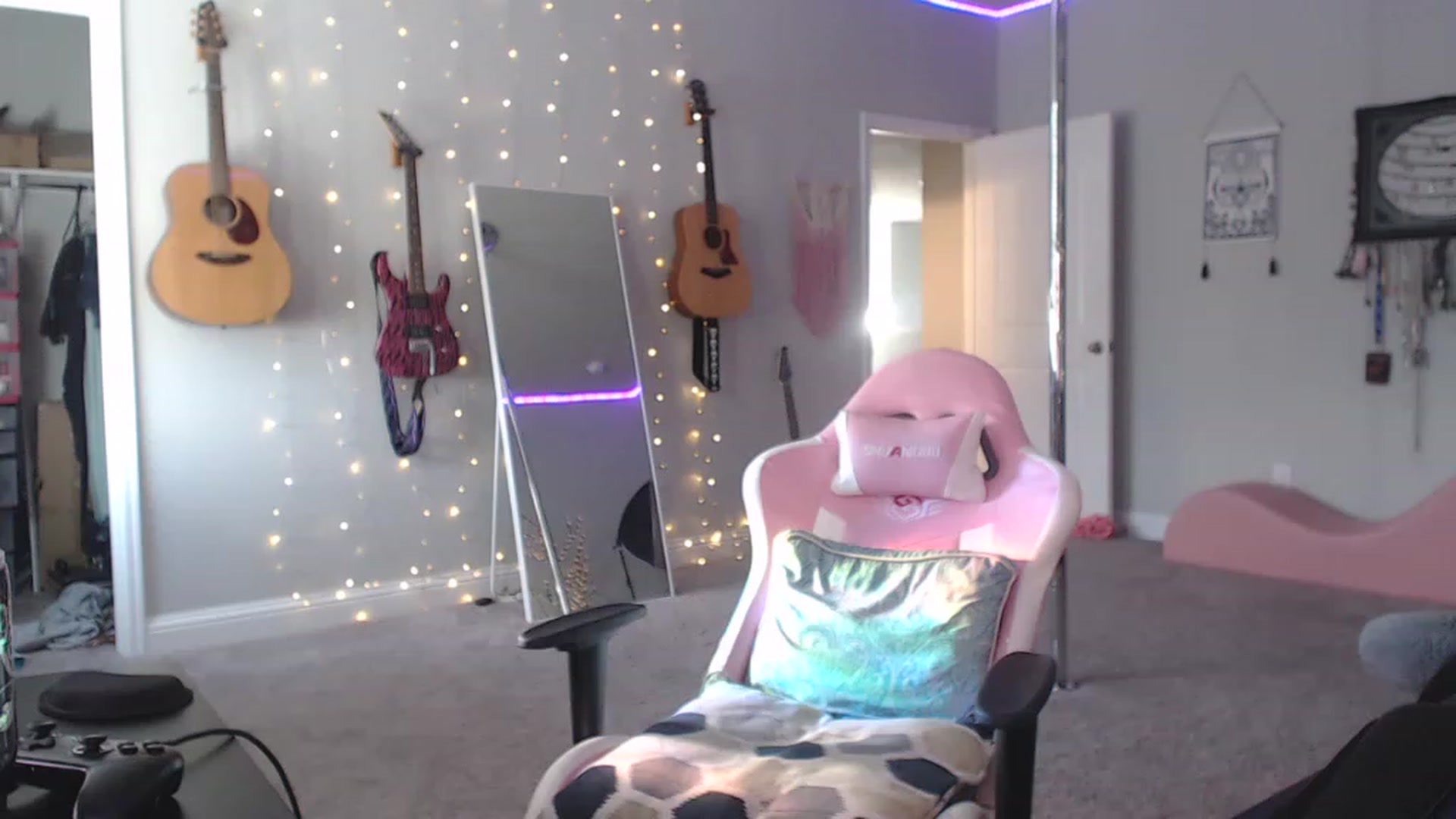 Gallery image thumbnail from MeredithBae's myfreecams stream on, 12/05/2022, 22:52 image 13 of 20