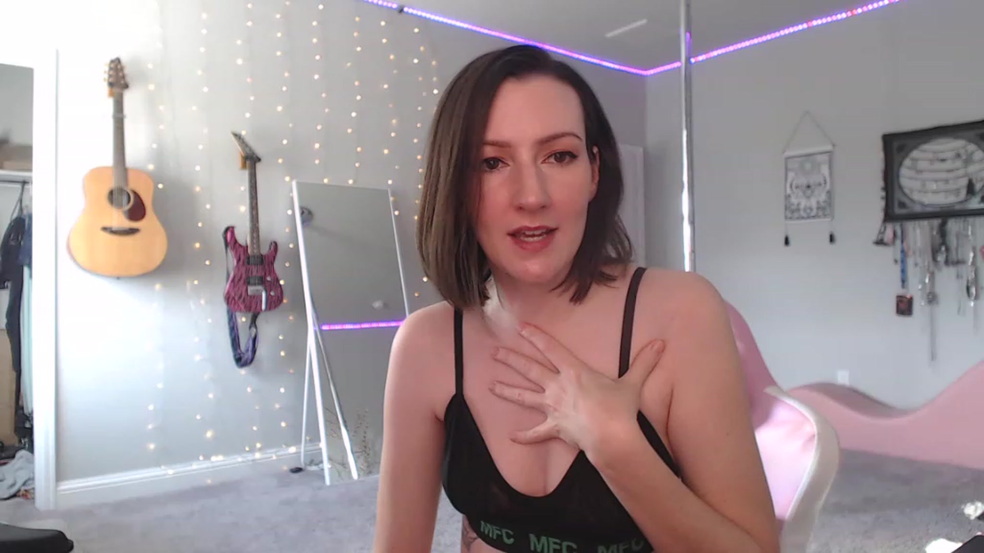 Gallery image thumbnail from MeredithBae's myfreecams stream on, 12/06/2022, 22:18 image 6 of 20
