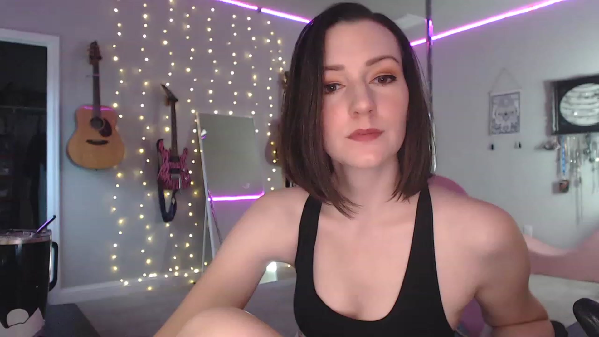 Gallery image thumbnail from MeredithBae's myfreecams stream on, 12/16/2022, 22:27 image 18 of 20
