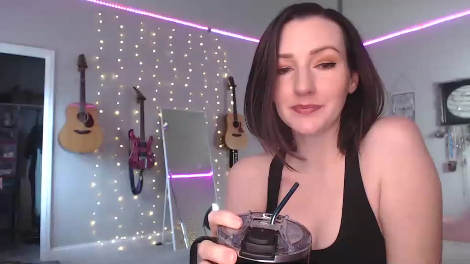 Gallery image thumbnail from MeredithBae's myfreecams stream on, 12/16/2022, 22:27 image 2 of 20